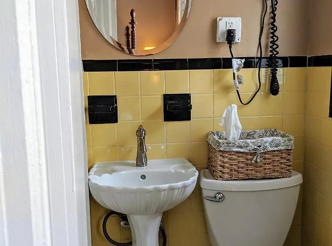 Standard Queen Room