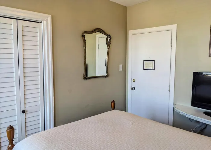 Economy Room